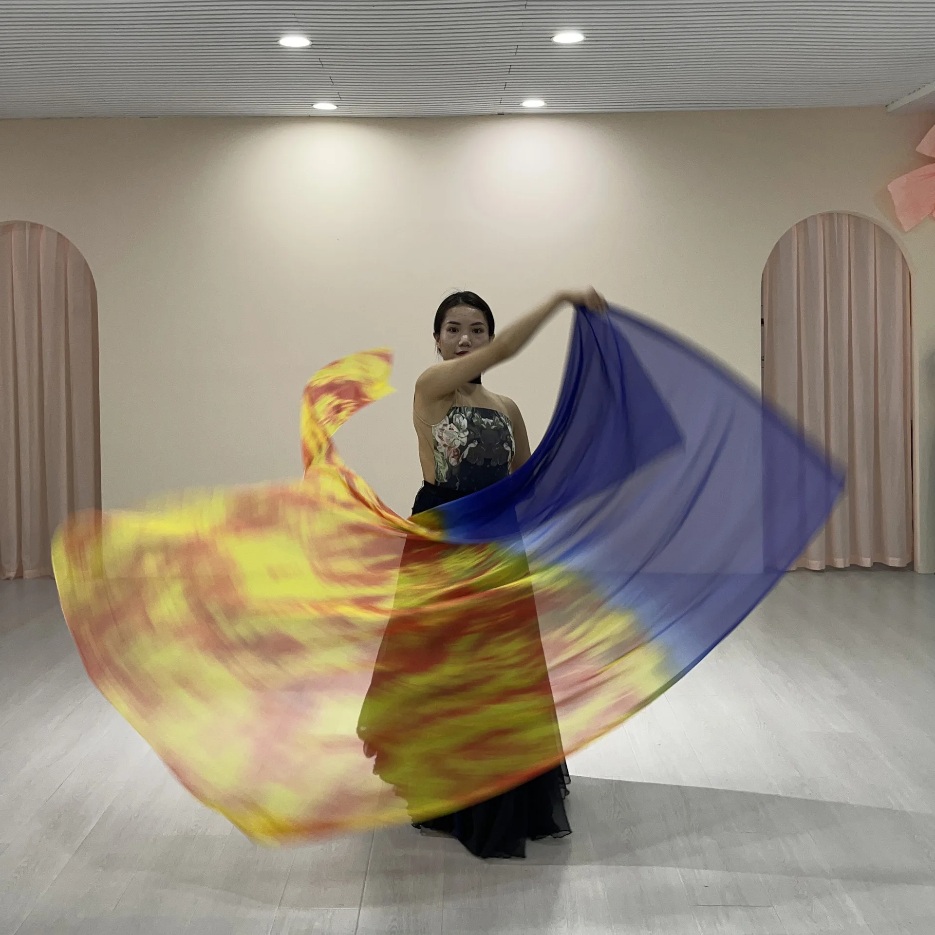Contrast Colors Stage Performance Flow Art Praise Flag Fire Flags Worship Flags Angel Wings for Church Worship Flags Chiffon
Contrast Colors Stage Performance Flow Art Praise Flag Fire Flags Worship Flags Angel Wings for Church Worship Flags Chiffon