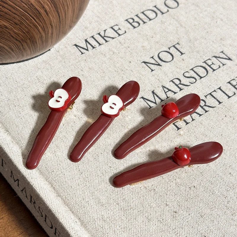 Ten Pieces Angora Red Apple Hair Clips Seamless Bangs Side Clips Niche Design High-end Fashion Hair Accessories
Ten Pieces Angora Red Apple Hair Clips Seamless Bangs Side Clips Niche Design High-end Fashion Hair Accessories