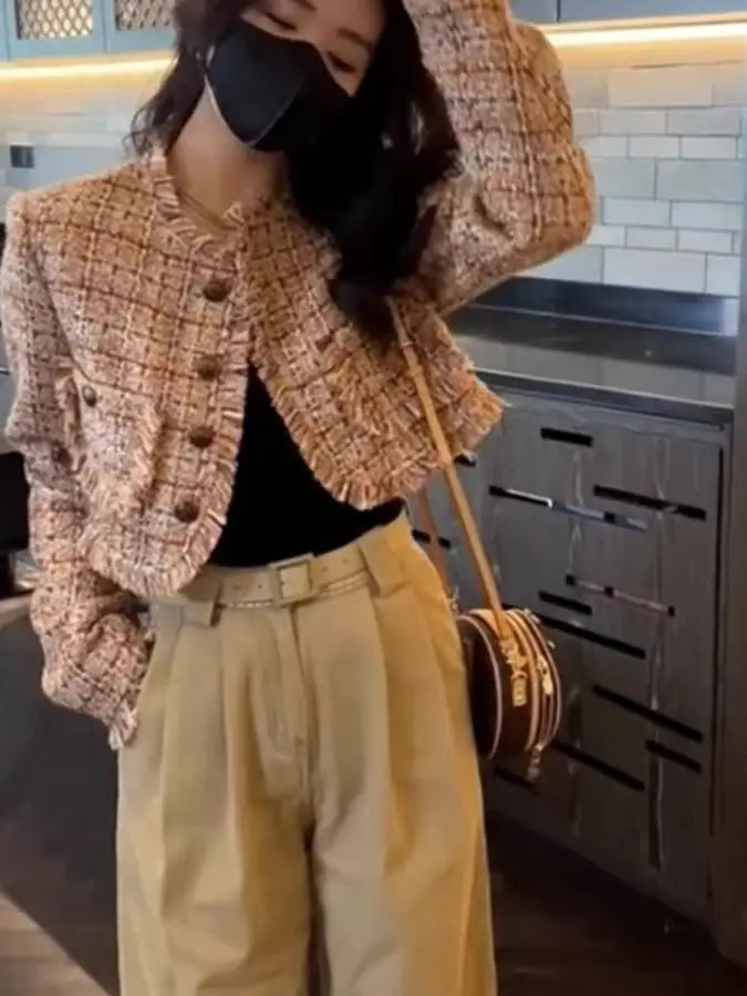 Retro Short Quilted Coat Women's Luxury Style Autumn Winter New Arrival Fine Tweed Top Buttoned Sleeve Long Plaid Pattern
Retro Short Quilted Coat Women's Luxury Style Autumn Winter New Arrival Fine Tweed Top Buttoned Sleeve Long Plaid Pattern