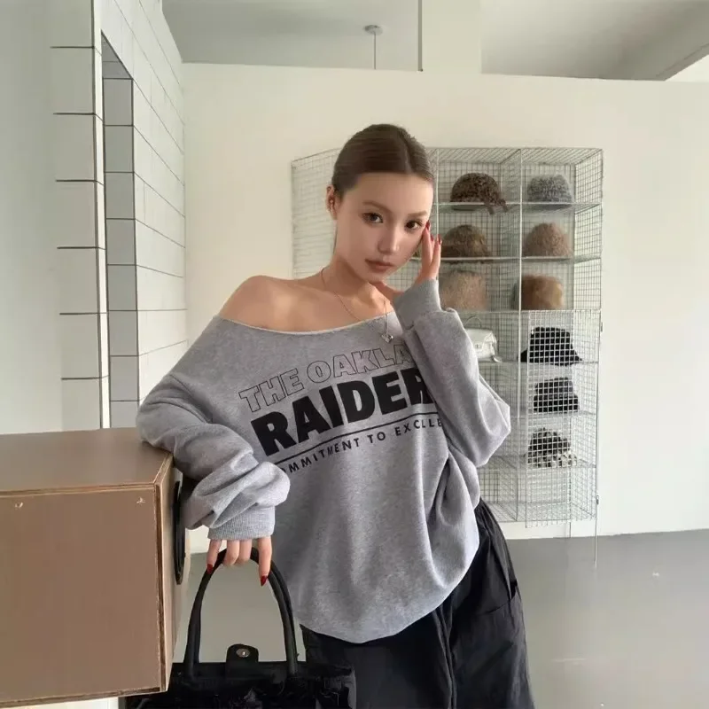 2025 New Korean Style American Fashion Retro Top for Women Autumn Letter Printed Loose Lazy Off Shoulder Hoodie Female Clothing
2025 New Korean Style American Fashion Retro Top for Women Autumn Letter Printed Loose Lazy Off Shoulder Hoodie Female Clothing