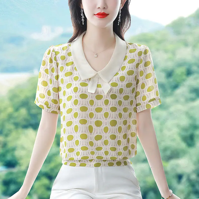 Short-sleeved Chiffon Shirt in Summer New Style Doll Collar Spliced floral Top for Women Loose and Fashionable
Short-sleeved Chiffon Shirt in Summer New Style Doll Collar Spliced floral Top for Women Loose and Fashionable