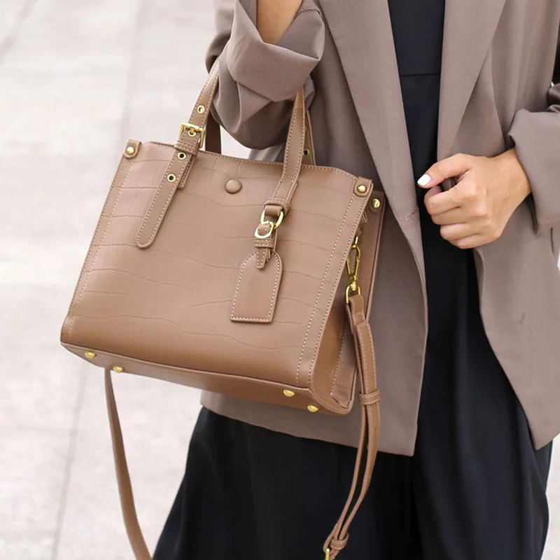 New 2025 Summer Genuine Leather Crossbody Bag Shoulder Bag Luxury Handheld Tote Bag Versatile Mom Bag
New 2025 Summer Genuine Leather Crossbody Bag Shoulder Bag Luxury Handheld Tote Bag Versatile Mom Bag
