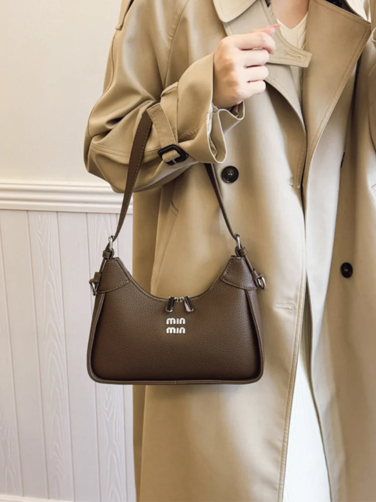 Luxury and simple handbag bag women's spring and autumn new commuter all-match shoulder bag high-end messenger small square bag
Luxury and simple handbag bag women's spring and autumn new commuter all-match shoulder bag high-end messenger small square bag