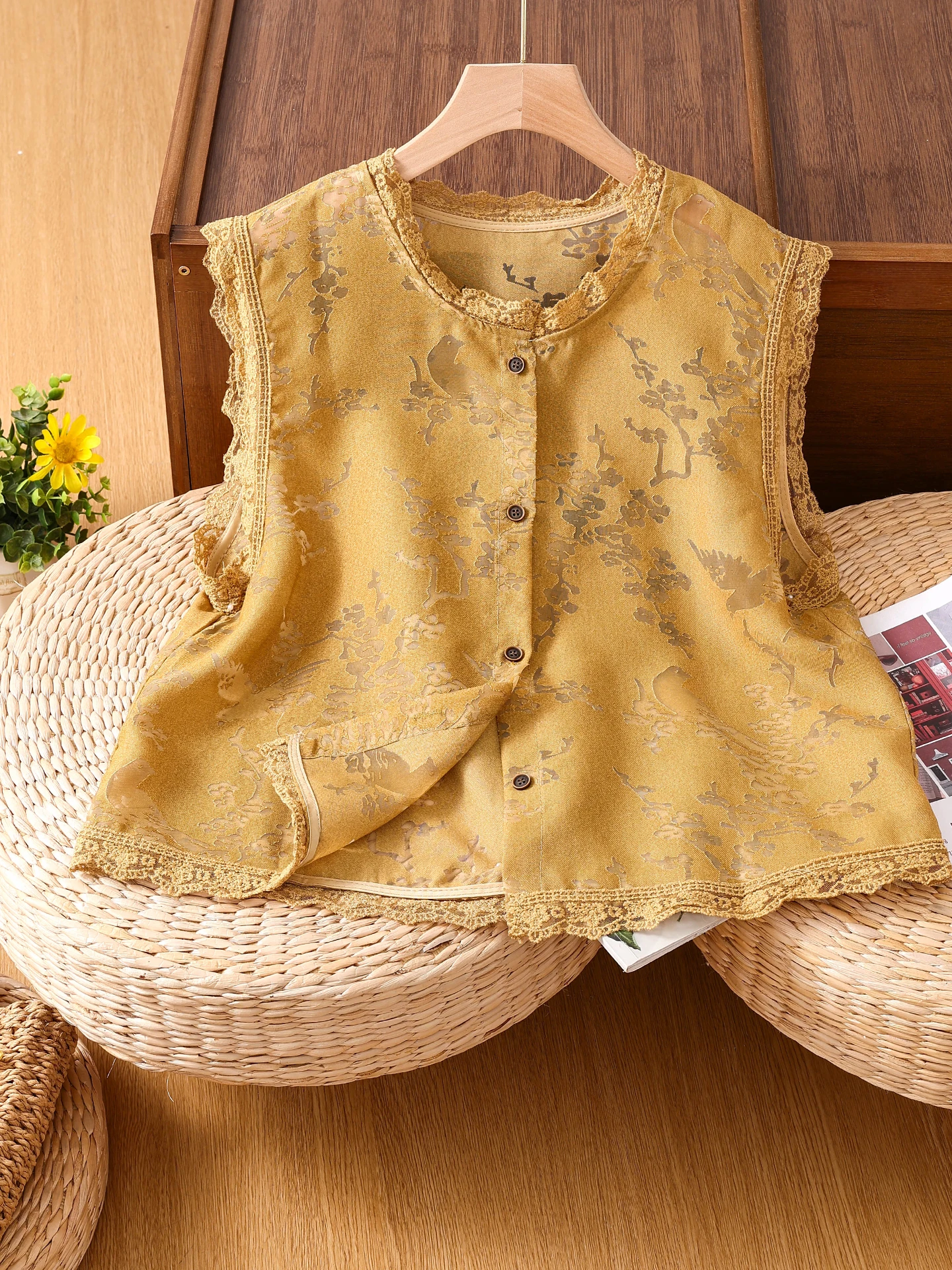 Женский жилет с кружевной отделкой Ele, летний топ в китайском стиле, национальный тренд, круглая застежка на одной пуговице
Женский жилет с кружевной отделкой Ele, летний топ в китайском стиле, национальный тренд, круглая застежка на одной пуговице