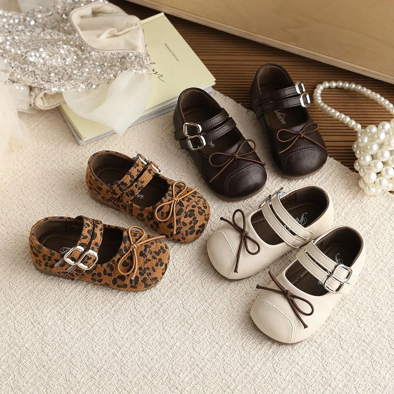 Girls Mary Jane Shoes Leopard Print Kids Bow-knot Princess Shoes with Double Buckle Children Casual Flats Shoes Size 21-30
Girls Mary Jane Shoes Leopard Print Kids Bow-knot Princess Shoes with Double Buckle Children Casual Flats Shoes Size 21-30