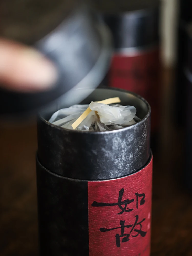 Mild Silver Bud White Tea Fujian Fuding Shoumei Tea Leaf And Stem Connected Handmade Wooden Tea Set Anti-Scalding Tea Room Use
Mild Silver Bud White Tea Fujian Fuding Shoumei Tea Leaf And Stem Connected Handmade Wooden Tea Set Anti-Scalding Tea Room Use