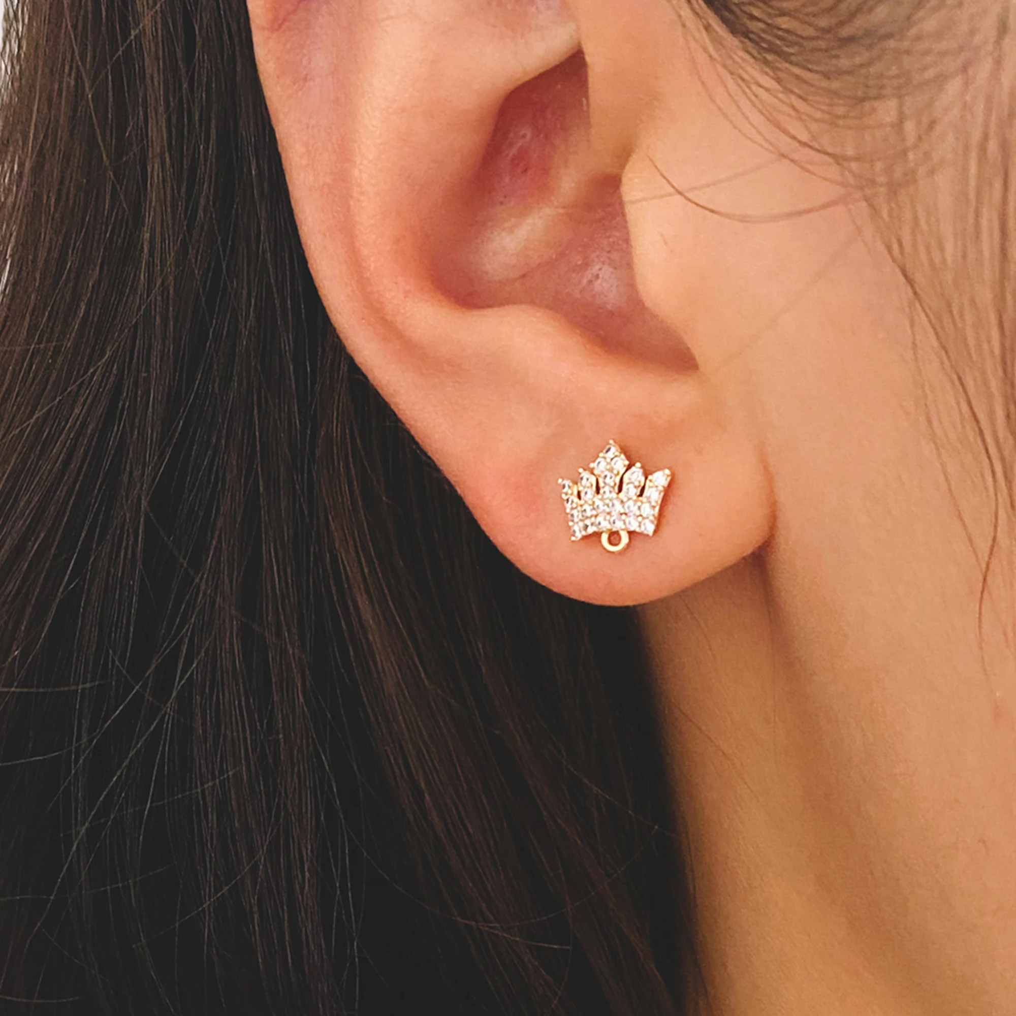 10pcs CZ Paved Crown Ear Posts 8mm with Loops, Gold Tone Brass Stud Earrings (#GB-733)
10pcs CZ Paved Crown Ear Posts 8mm with Loops, Gold Tone Brass Stud Earrings (#GB-733)