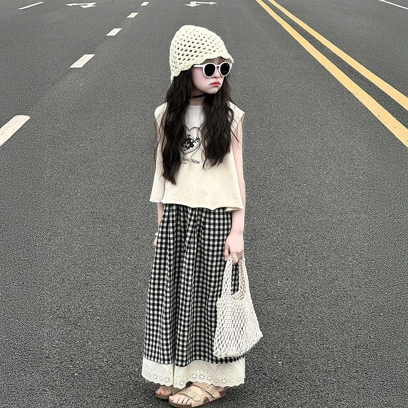 Girls' Summer Outfit2026New summer Korean-style outfit for girls: stylish and super cute two-piece vest set
Girls' Summer Outfit2026New summer Korean-style outfit for girls: stylish and super cute two-piece vest set