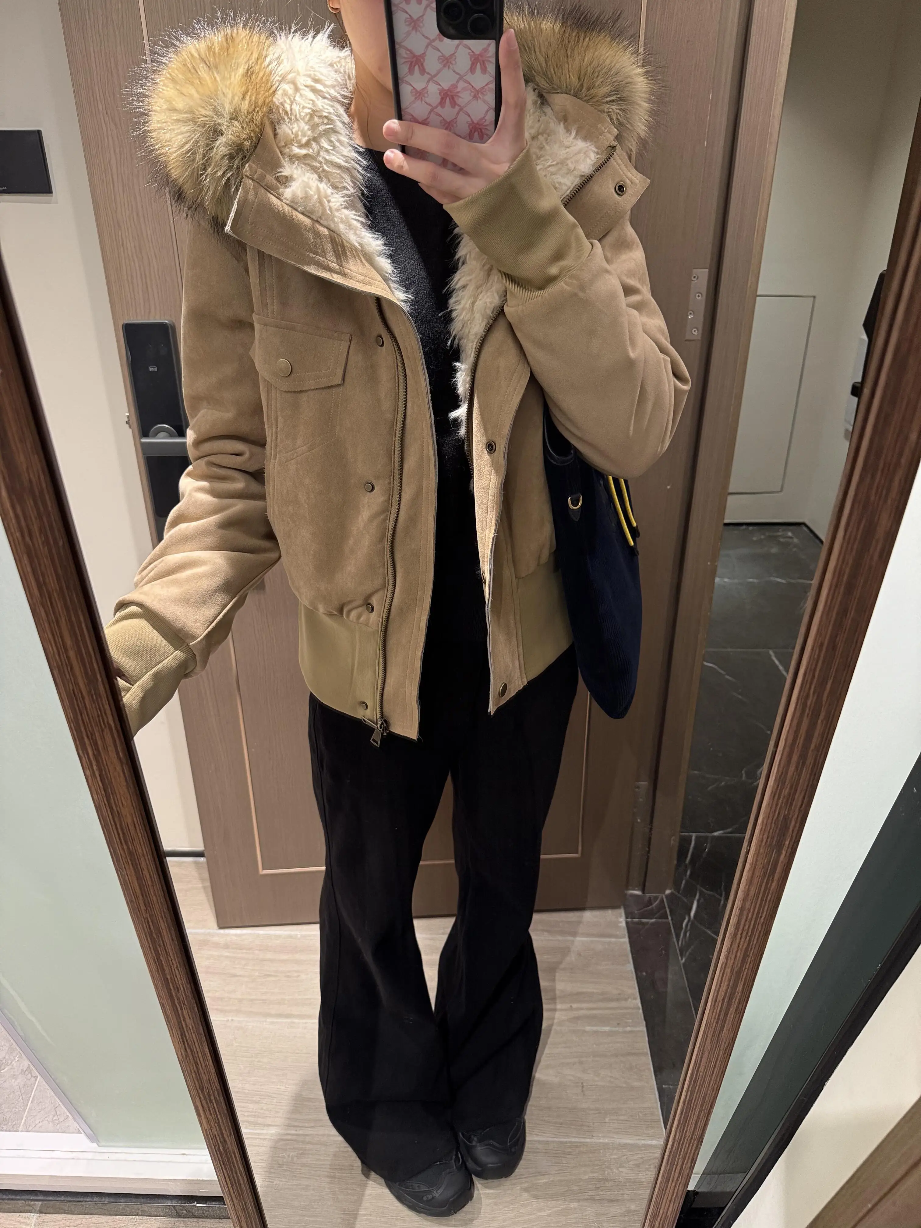 Khaki Suede Short Jacket Women's Thickened Fur Collar Hooded Coat Slimming Warm Cotton Top Winter Fashion Korean Style
Khaki Suede Short Jacket Women's Thickened Fur Collar Hooded Coat Slimming Warm Cotton Top Winter Fashion Korean Style