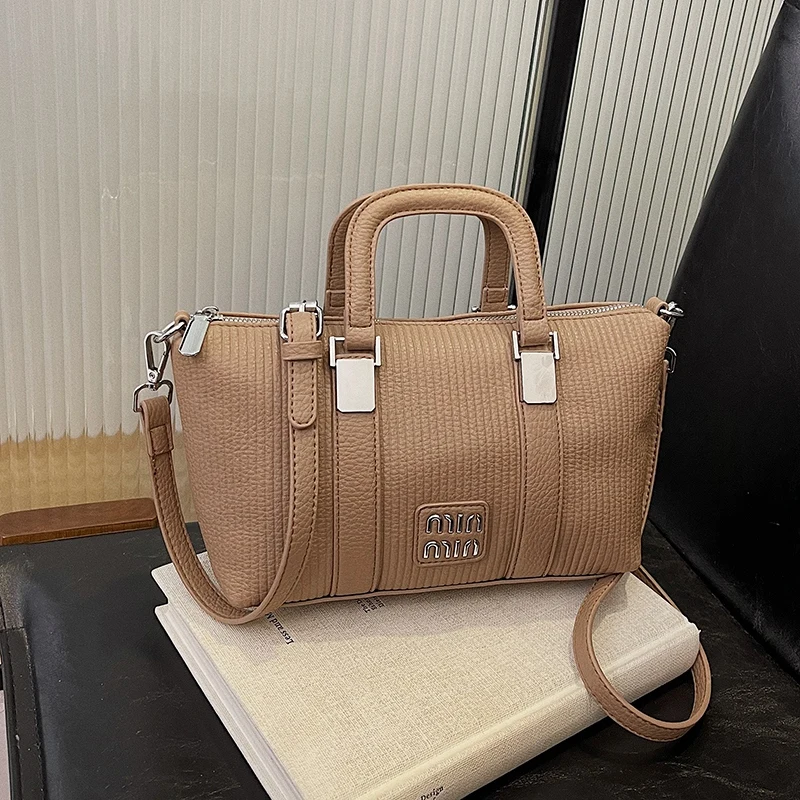 Elegant Ladies Shoulder Bag - Leather Crossbody Messenger Luxury Brand Classic and Stylish Appearance 
Elegant Ladies Shoulder Bag - Leather Crossbody Messenger Luxury Brand Classic and Stylish Appearance