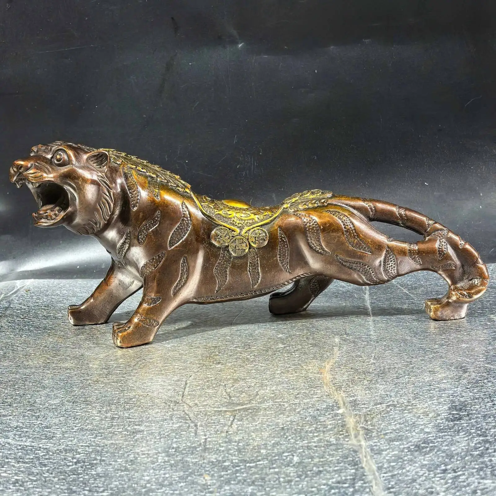 Collect Old Copper Gilt Hand Made Twelve Zodiac Animal Tiger Statue Decoration
Collect Old Copper Gilt Hand Made Twelve Zodiac Animal Tiger Statue Decoration