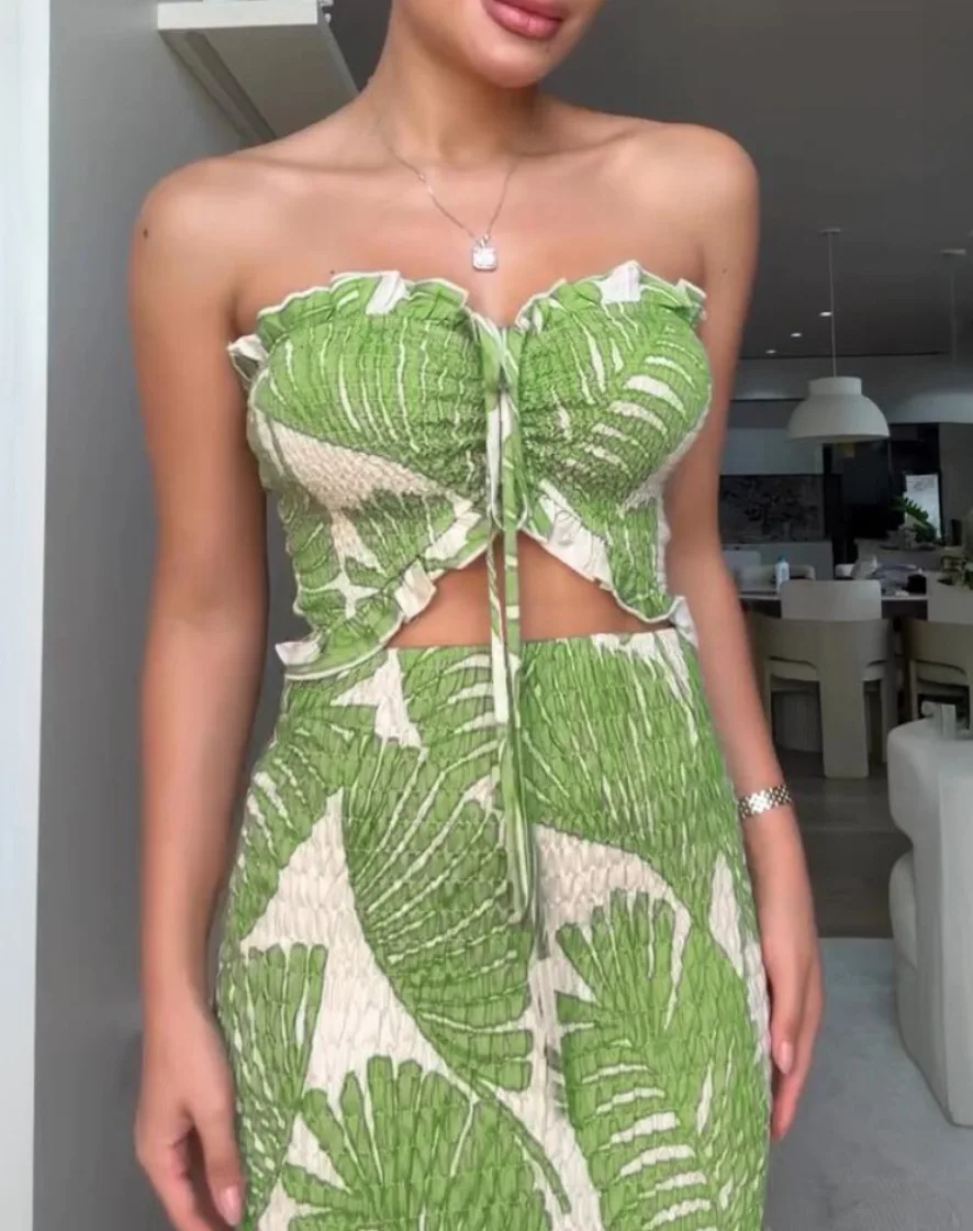 Women's Backless Long Dress Summer Pleated Slim Fit Off Shoulder Sexy Casual Print Splicing Sleeveless Pleated Vacation Robe
Women's Backless Long Dress Summer Pleated Slim Fit Off Shoulder Sexy Casual Print Splicing Sleeveless Pleated Vacation Robe