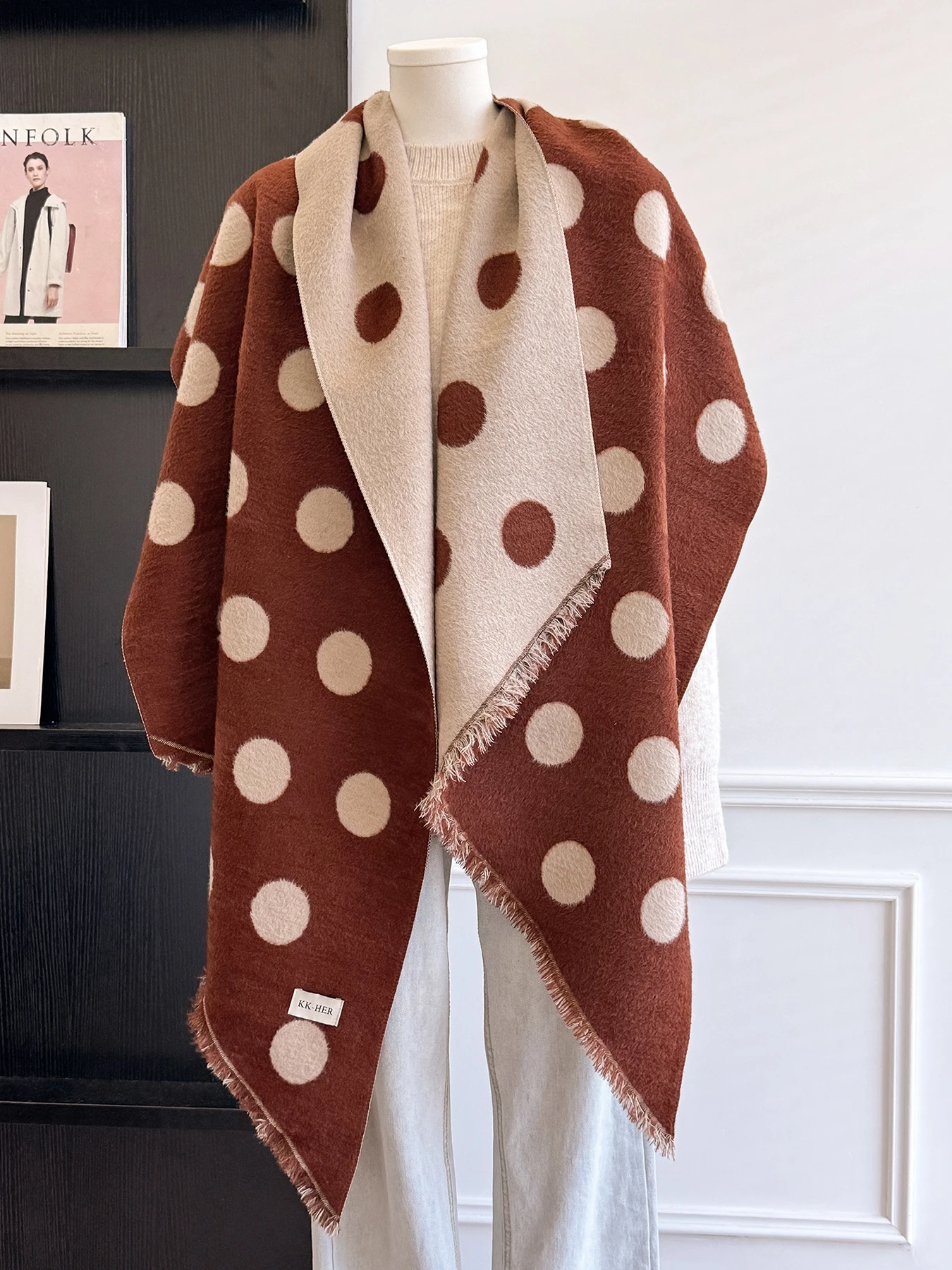 Зимний теплый шарф унисекс из искусственного кашемира, двусторонний шарф в горошек, модный узор, универсальный шейный платок нестандартного кроя
Зимний теплый шарф унисекс из искусственного кашемира, двусторонний шарф в горошек, модный узор, универсальный шейный платок нестандартного кроя