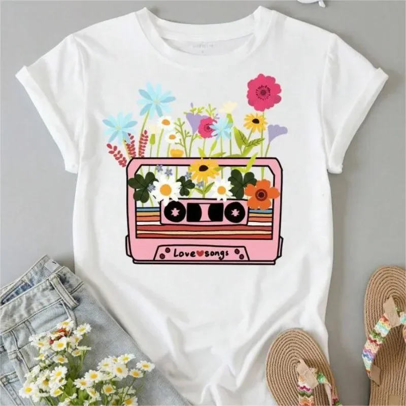 Recording Tape and Floral Print T-shirt Summer Travel Casual Cotton T-shirt White Simple and Versatile Retro Women's T-shirt
Recording Tape and Floral Print T-shirt Summer Travel Casual Cotton T-shirt White Simple and Versatile Retro Women's T-shirt
