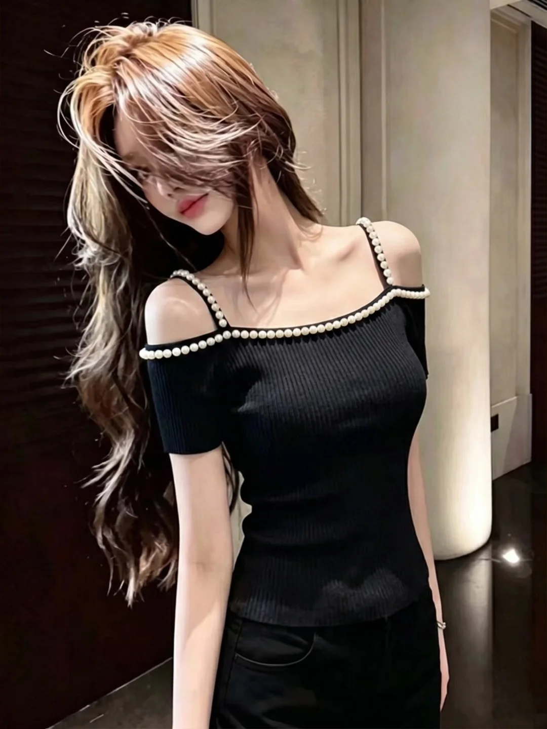 Silk Knitted Shoulder Bared Short Sleeve Slim Fit Top for Women Commute Style Korean Fashion Pearlescent Design Summer Wear
Silk Knitted Shoulder Bared Short Sleeve Slim Fit Top for Women Commute Style Korean Fashion Pearlescent Design Summer Wear