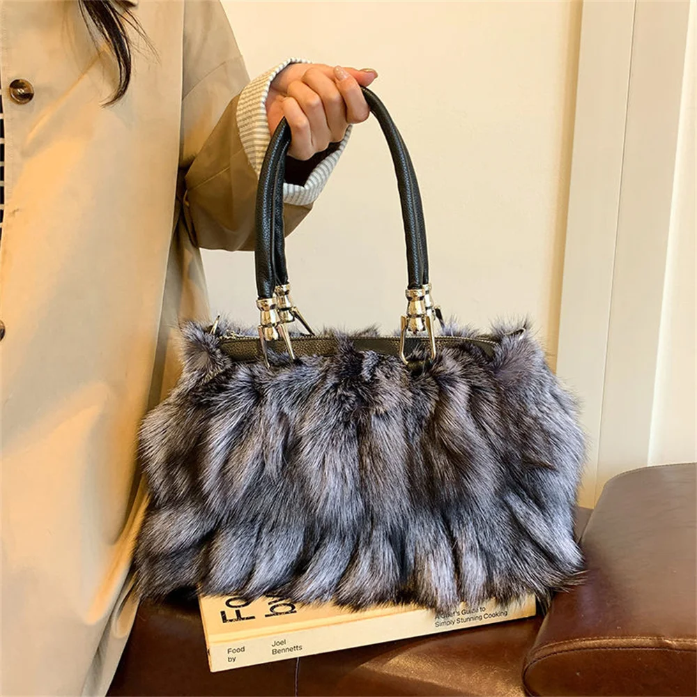 Ladies Genuine Fox Fur Handbag Single Mesenger Bags Women Natural Fox Fur Tote Bag For Woman Winter Fuzzy Fluffy Shoulder Bags
Ladies Genuine Fox Fur Handbag Single Mesenger Bags Women Natural Fox Fur Tote Bag For Woman Winter Fuzzy Fluffy Shoulder Bags