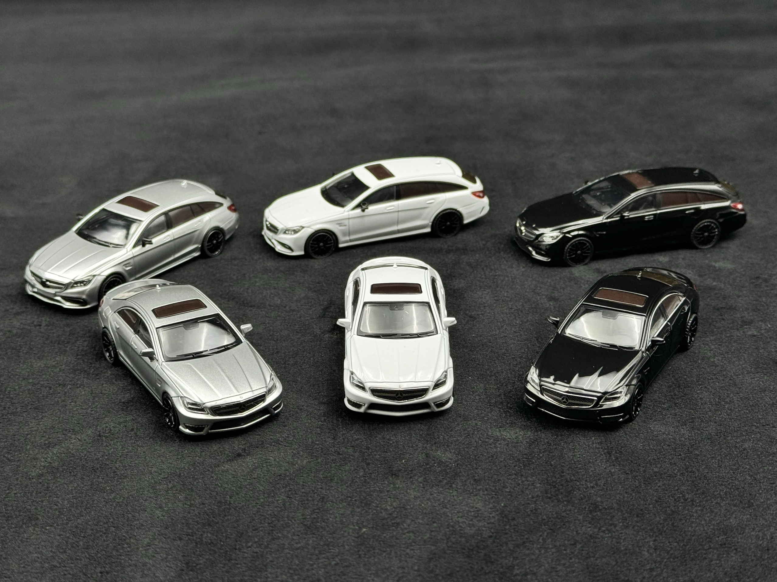 Литой под давлением масштаб 1:64 MJ BENZ AMG CLS63 модель автомобиля Коллекционная игрушка в подарок сувенир дисплей орнамент
Литой под давлением масштаб 1:64 MJ BENZ AMG CLS63 модель автомобиля Коллекционная игрушка в подарок сувенир дисплей орнамент