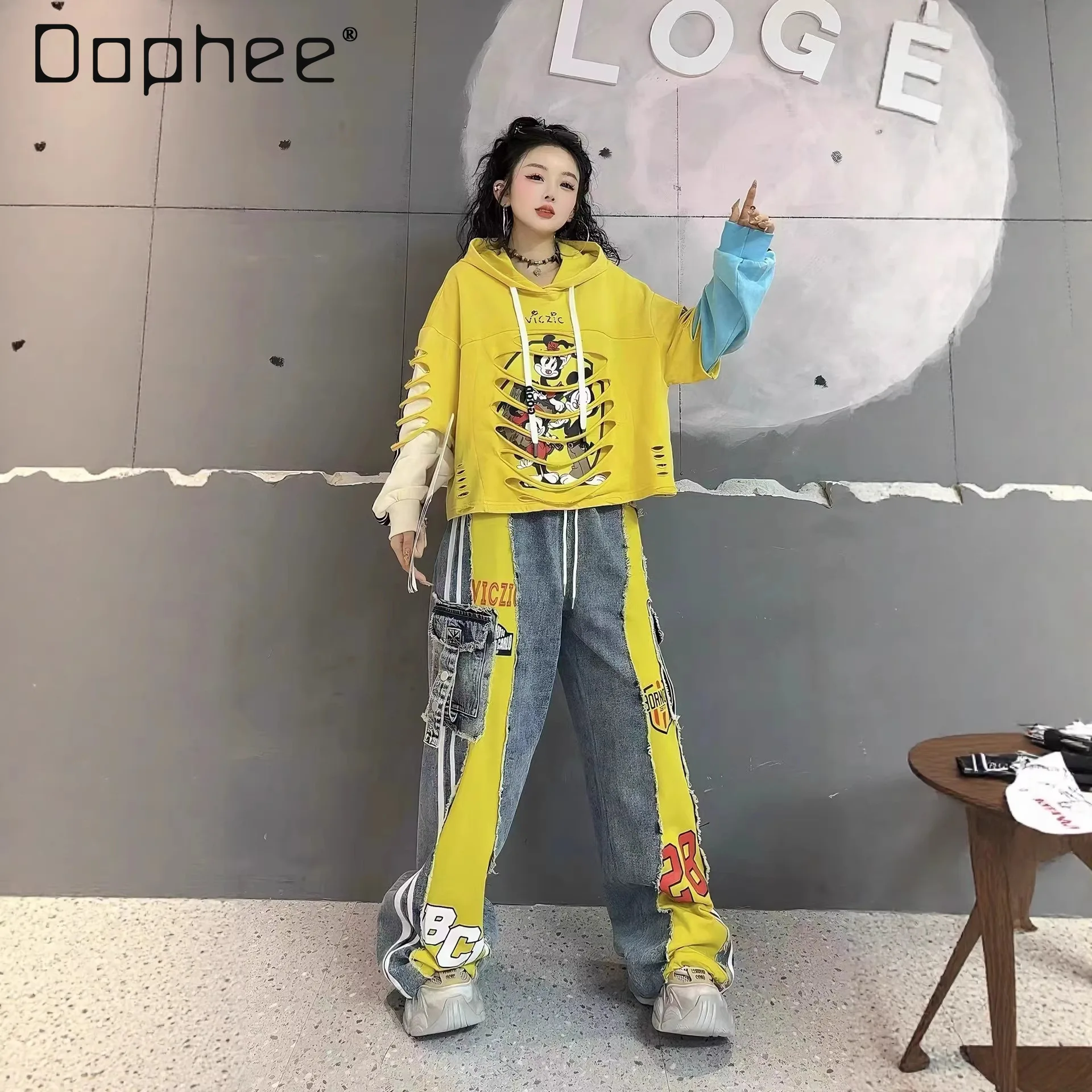 European Casual Sweatshirts Women's 2026 Spring New Trend Splicing Contrasting Letters Cartoon Printing Hooded Top Tide
European Casual Sweatshirts Women's 2026 Spring New Trend Splicing Contrasting Letters Cartoon Printing Hooded Top Tide