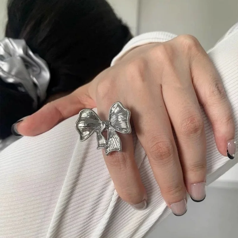 Aesthetic Jewelry Silver Color Bowknot Rings for Women Girls Fashion Geometric Handmade Irregular Vintage Simple Bow Ring Party
Aesthetic Jewelry Silver Color Bowknot Rings for Women Girls Fashion Geometric Handmade Irregular Vintage Simple Bow Ring Party