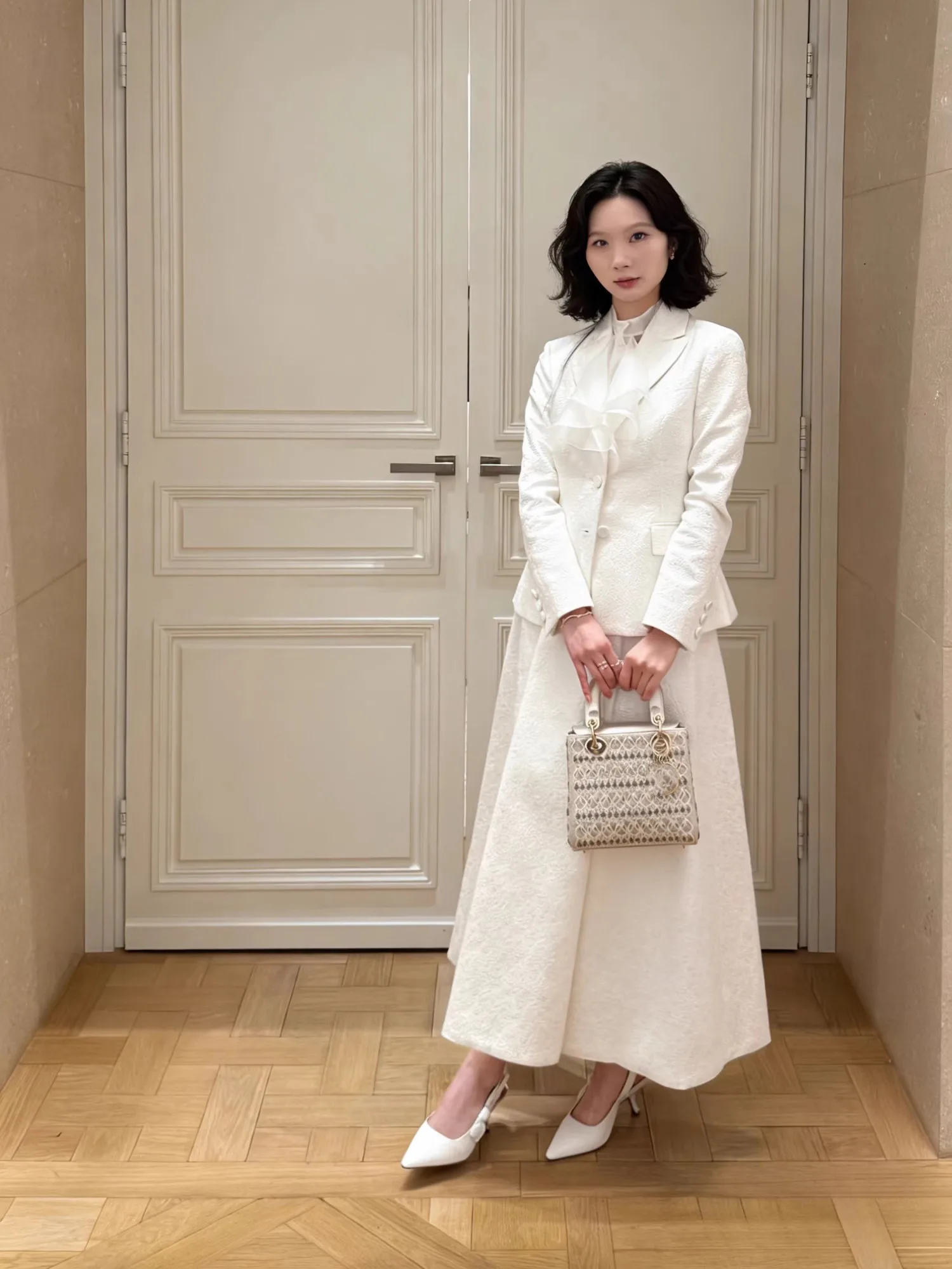 2026 New Spring Cotton Silk Blended Jacquard Outfits Elegant Office Ladies Slim White Blazer Fashion Big Swing A-Line Long Skirt
2026 New Spring Cotton Silk Blended Jacquard Outfits Elegant Office Ladies Slim White Blazer Fashion Big Swing A-Line Long Skirt