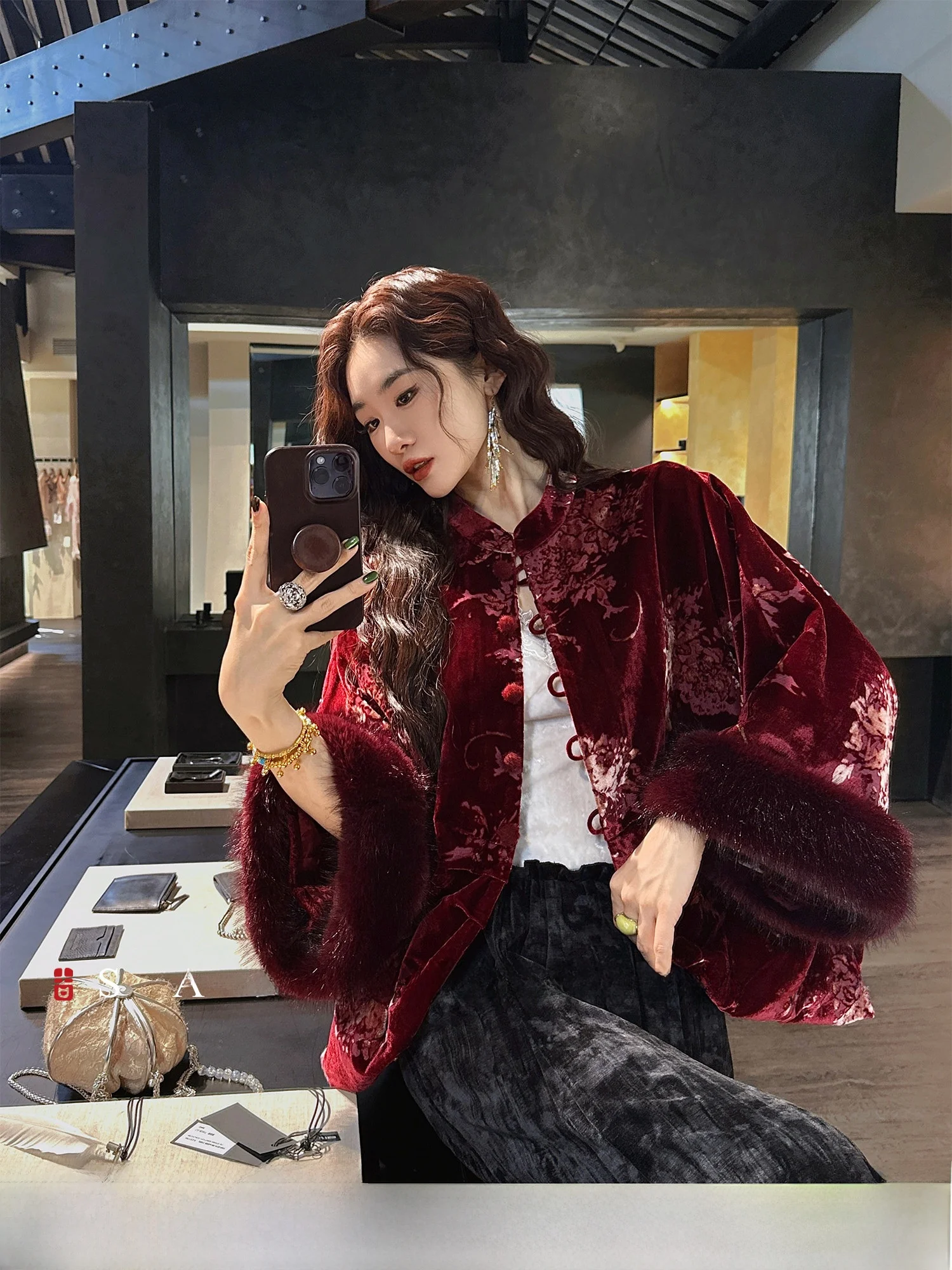 Sanji Black Flower New Chinese Style Velvet Cotton Jacket Thick Outerwear Coat Beautiful Winter Clothes Women's Fashion
Sanji Black Flower New Chinese Style Velvet Cotton Jacket Thick Outerwear Coat Beautiful Winter Clothes Women's Fashion