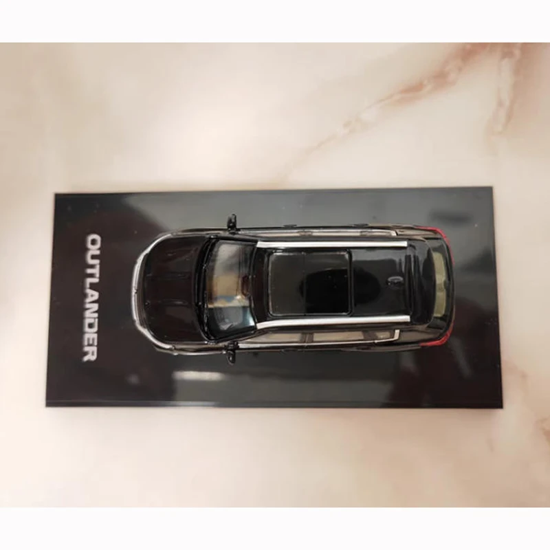 Оригинальный 1/64 OUTLANDER 2023, внедорожник из сплава, модель автомобиля для взрослых, статическая коллекция, украшенные праздничными подарками, игрушки
Оригинальный 1/64 OUTLANDER 2023, внедорожник из сплава, модель автомобиля для взрослых, статическая коллекция, украшенные праздничными подарками, игрушки