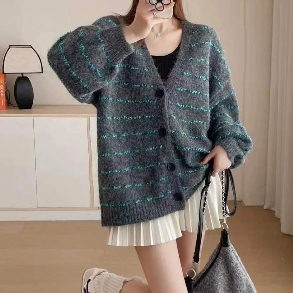 2025 свитер, свободный осенне-зимний темпераментный вязаный свитер, кардиган, куртка в полоску, мода
2025 свитер, свободный осенне-зимний темпераментный вязаный свитер, кардиган, куртка в полоску, мода