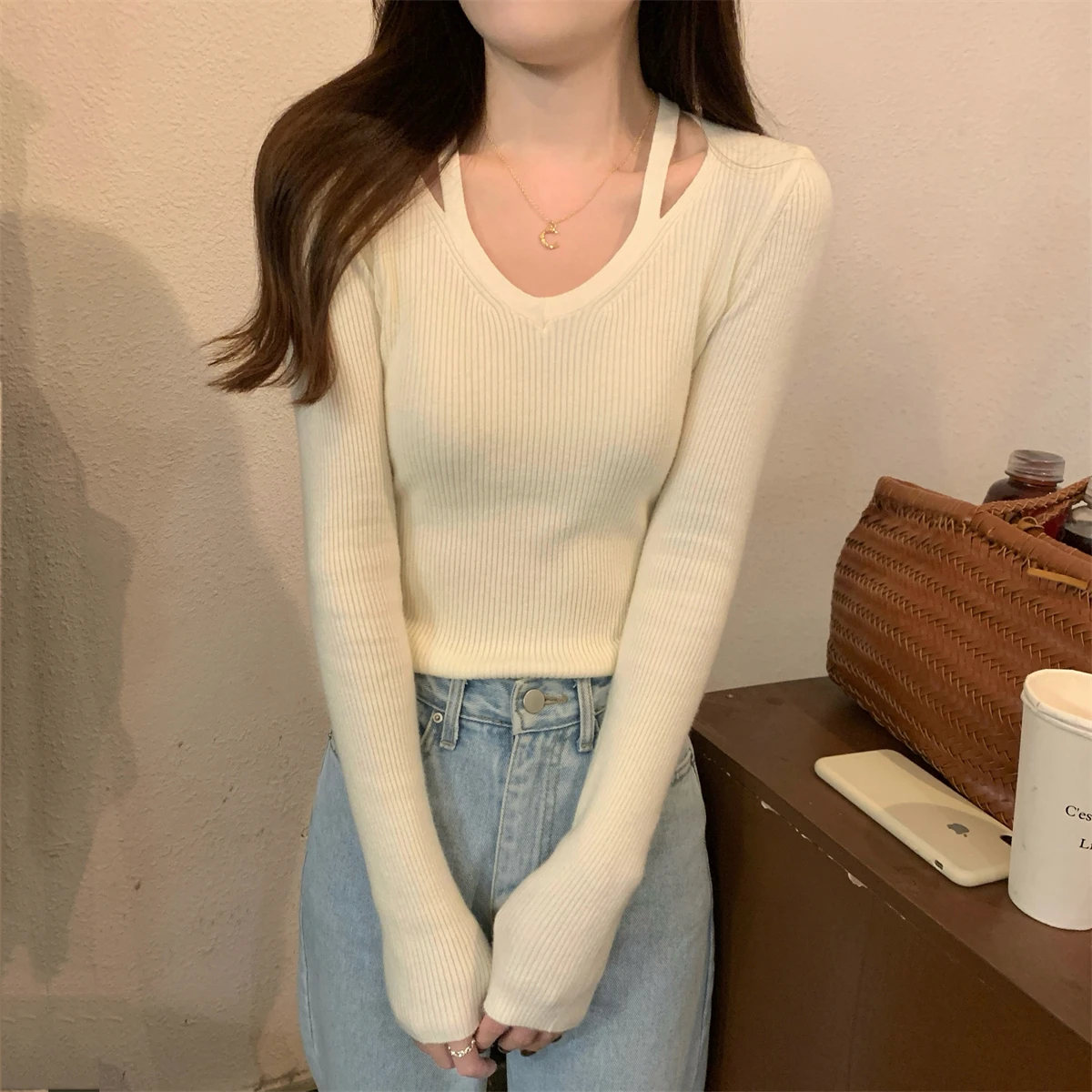 Korean Sweater Women V Neck Knitted Top Slim Fit Long Sleeve Autumn Fashion Versatile Pullover Pure Desire Hanging Neck Design
Korean Sweater Women V Neck Knitted Top Slim Fit Long Sleeve Autumn Fashion Versatile Pullover Pure Desire Hanging Neck Design
