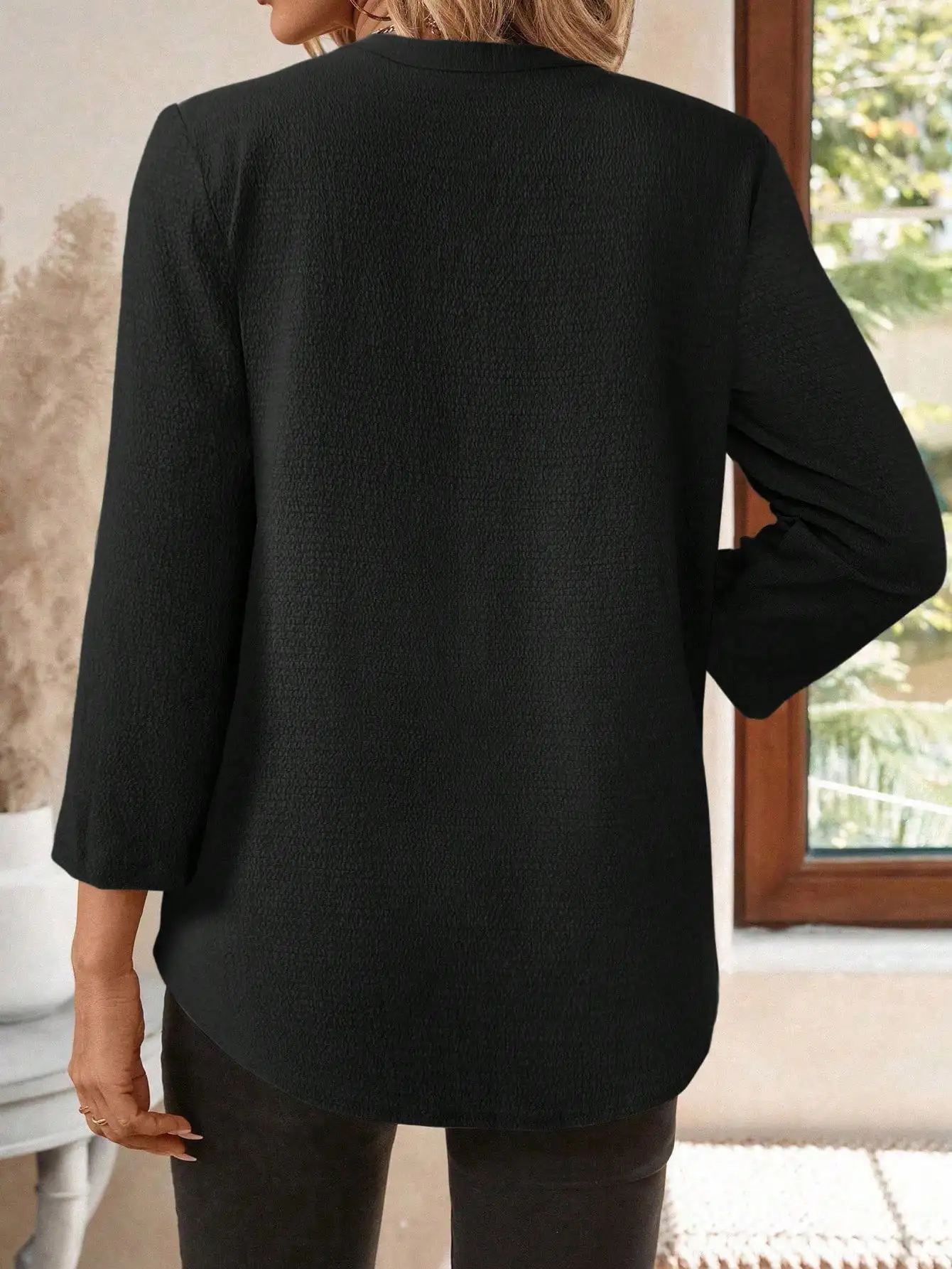 Women's Casual Solid Black V-Neck 3/4 Sleeve Blouse With Pocket
Women's Casual Solid Black V-Neck 3/4 Sleeve Blouse With Pocket