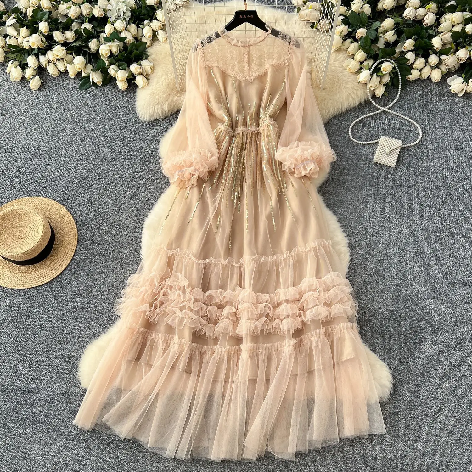 2025 Spring New Palace Style Retro Stand up Collar Dress for Female European and American Single breasted Printed Long Dress
2025 Spring New Palace Style Retro Stand up Collar Dress for Female European and American Single breasted Printed Long Dress