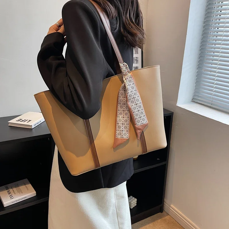 Classic Parisian Style Satchel For Ladies As A Shoulder And Crossbody Bag With Letter Logo And Large Interior As A Diaper Bag
Classic Parisian Style Satchel For Ladies As A Shoulder And Crossbody Bag With Letter Logo And Large Interior As A Diaper Bag