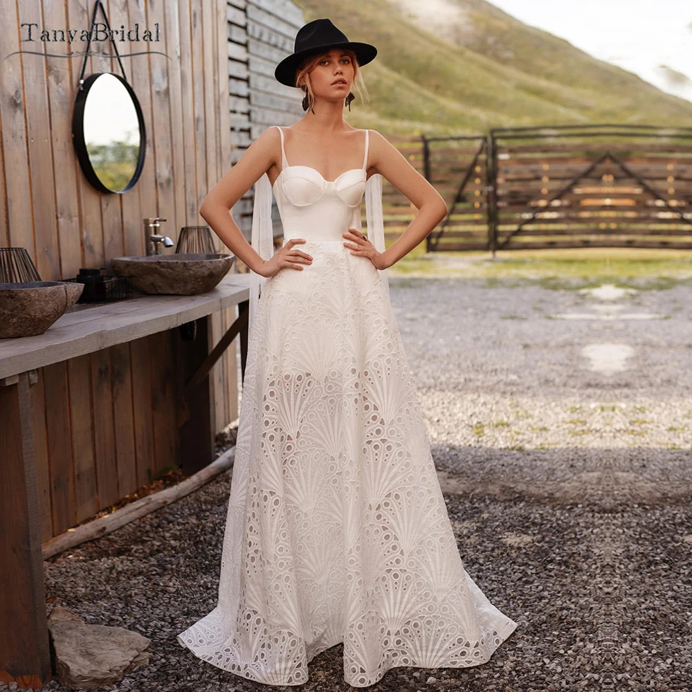 Unique Lace A Line Wedding Dresses Spaghetti Long ribbon Bohemian Beach Bridal Gowns DW745
Unique Lace A Line Wedding Dresses Spaghetti Long ribbon Bohemian Beach Bridal Gowns DW745