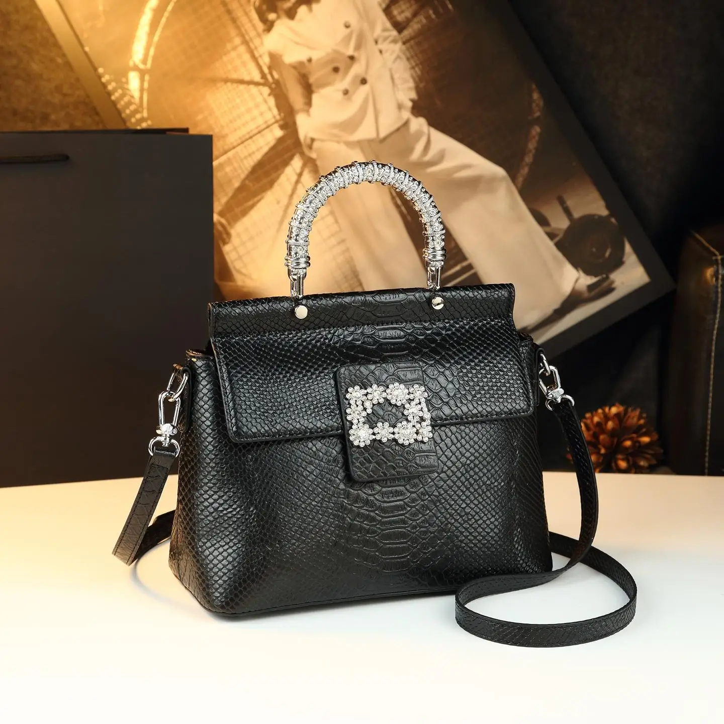 Simple Vintage Fashionable Leather Tote Bag Large Capacity For Women Trendy Design Luxury Practical And Stylish Diaper Bags
Simple Vintage Fashionable Leather Tote Bag Large Capacity For Women Trendy Design Luxury Practical And Stylish Diaper Bags