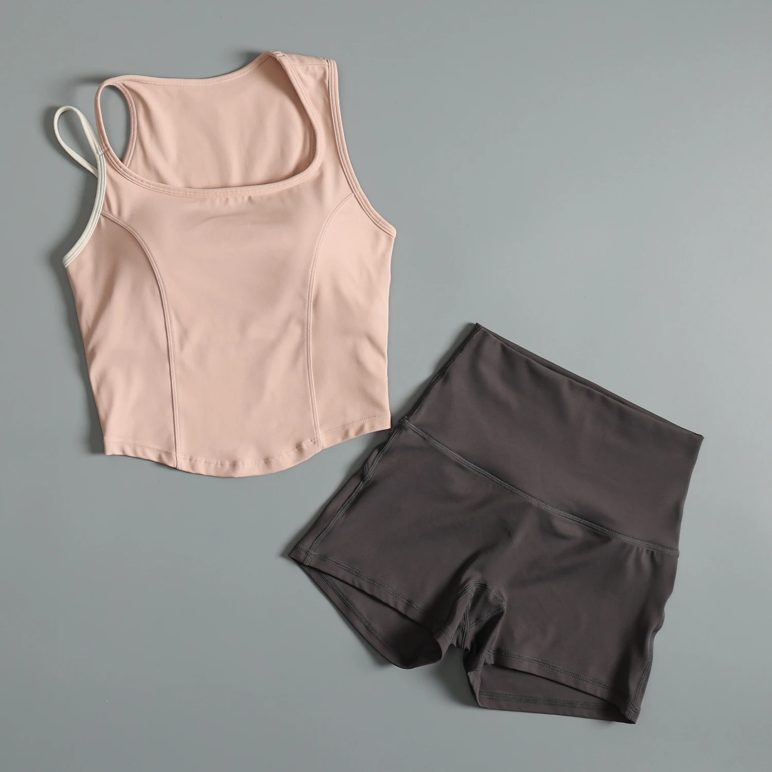 Sports suit for women in summer fashionable and beautiful fitness training vest shorts 2025 new yoga sports quick-drying suit
Sports suit for women in summer fashionable and beautiful fitness training vest shorts 2025 new yoga sports quick-drying suit