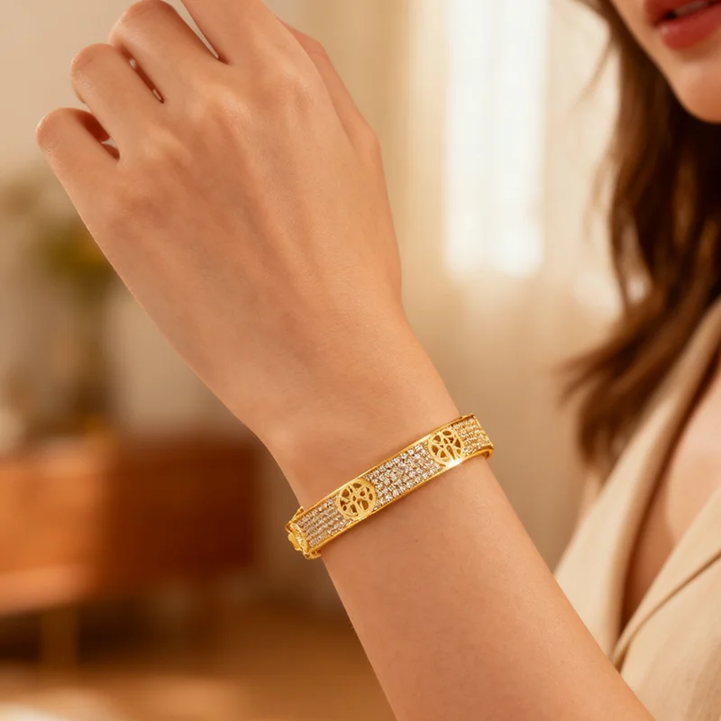 CH Full Zircon Bangle Round Monogram Design Gold Silver Color Choice Copper Bracelet 6cm 6.4cm Inner Diameter Luxury Gift
CH Full Zircon Bangle Round Monogram Design Gold Silver Color Choice Copper Bracelet 6cm 6.4cm Inner Diameter Luxury Gift