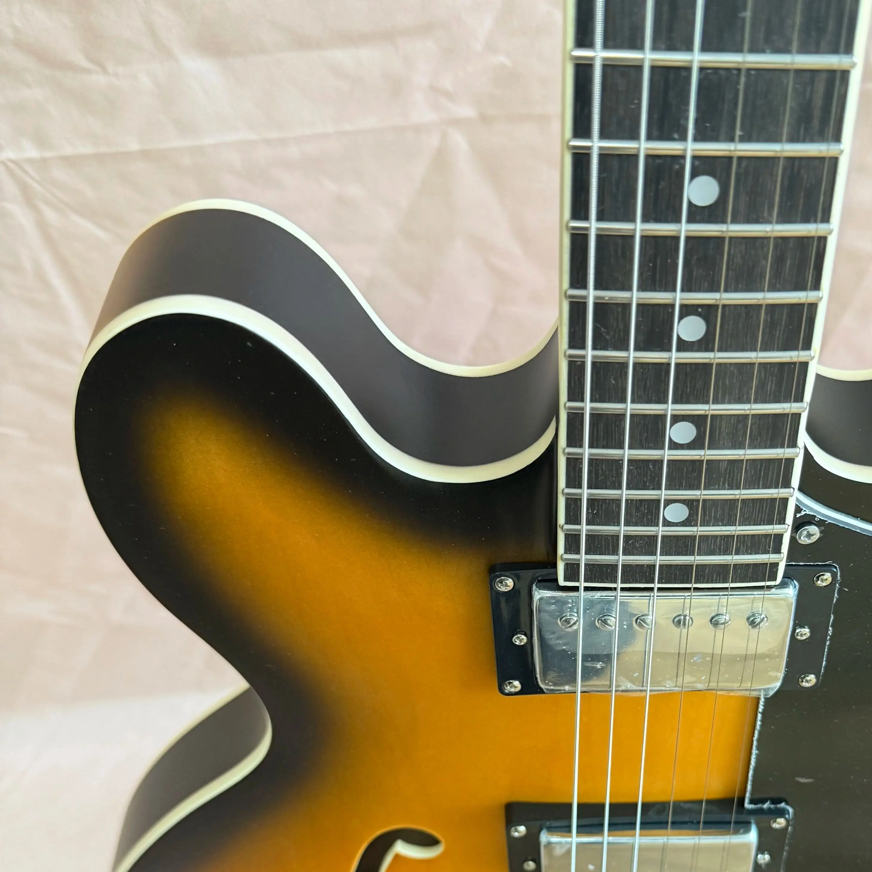 US Warehouse Vintage Sunburst Semi-Hollow Jazz Guitar Bigsby Tailpiece Rosewood fretboard HH Humbuckers Free shipping in stock
US Warehouse Vintage Sunburst Semi-Hollow Jazz Guitar Bigsby Tailpiece Rosewood fretboard HH Humbuckers Free shipping in stock