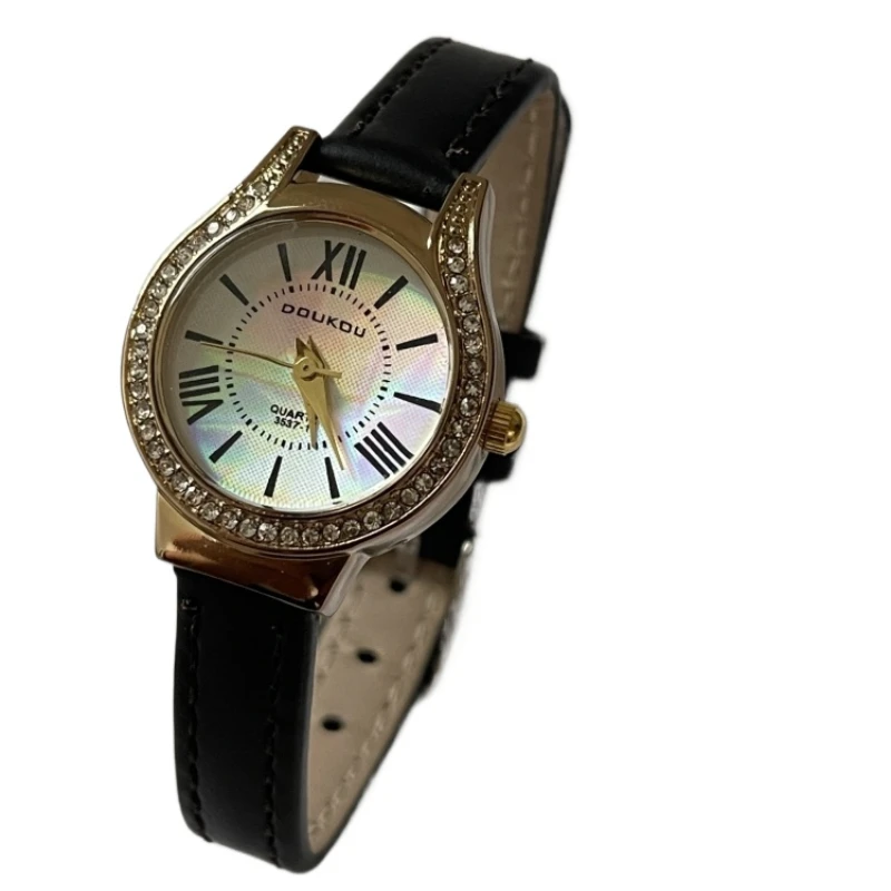 Korean shell watch women's reflective rainbow diamond surface retro niche light luxury workplace women's watch
Korean shell watch women's reflective rainbow diamond surface retro niche light luxury workplace women's watch