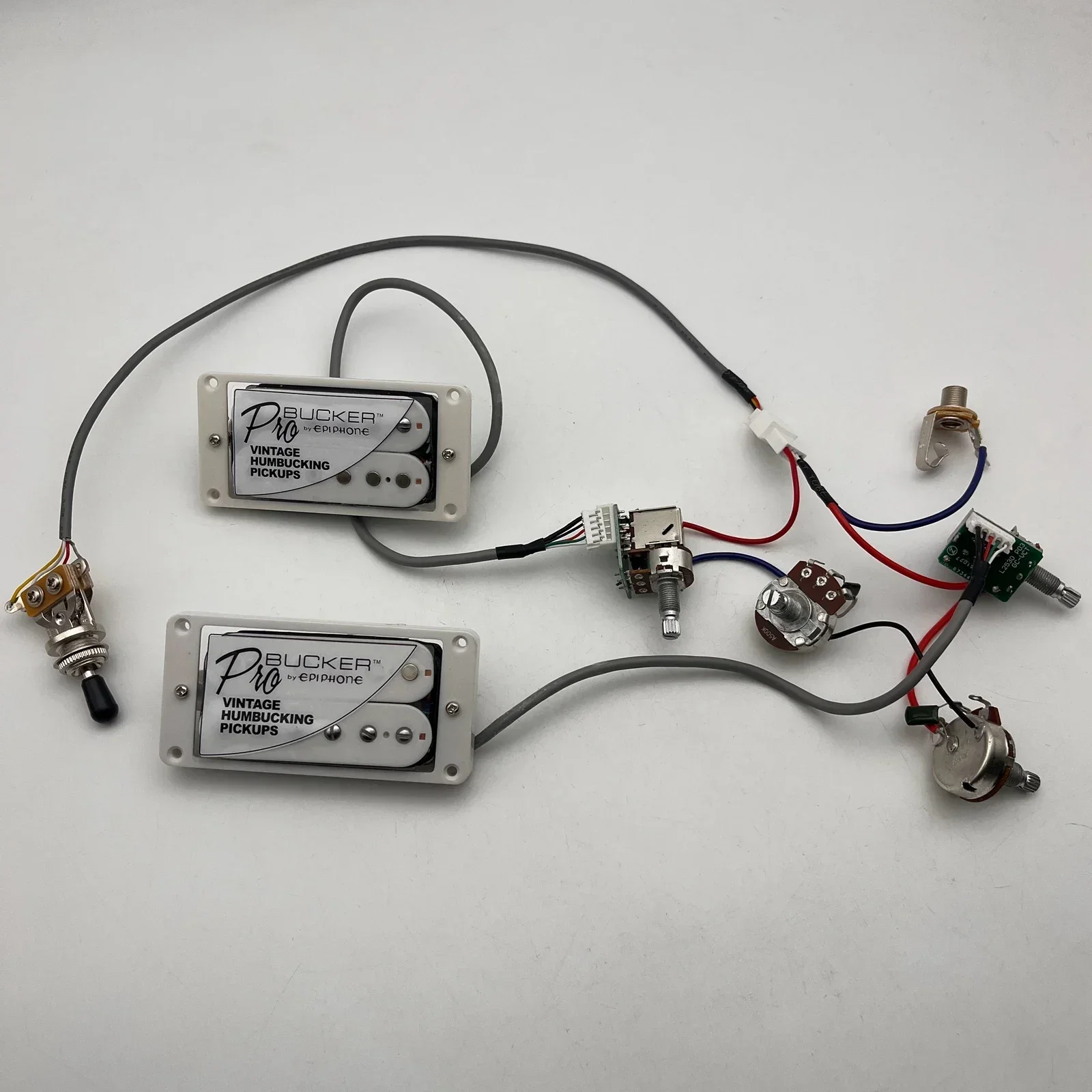 Upgrade ProBucker Alnico V Humbucker Pickups For Electric Guitar Professional Accessories
Upgrade ProBucker Alnico V Humbucker Pickups For Electric Guitar Professional Accessories