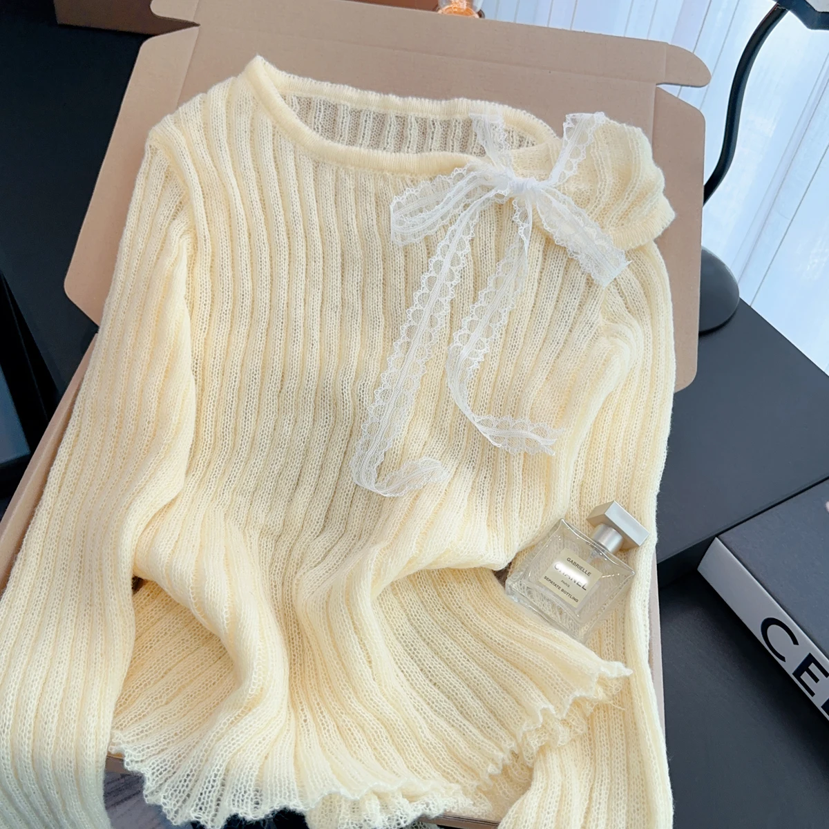 2025 New Sweet Bow Lace Sweater Women Knitted Pullover Jumper Japan Moda French Style Fresh Hollow Knitwear Tops Korean Fashion
2025 New Sweet Bow Lace Sweater Women Knitted Pullover Jumper Japan Moda French Style Fresh Hollow Knitwear Tops Korean Fashion