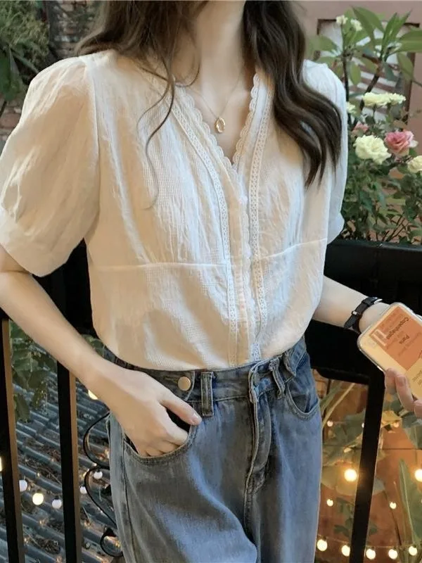 Elegant V-Neck Bubble Sleeve White Shirt Women's Fashion Summer New Style French Style Straight Cut Thin Material Deformable
Elegant V-Neck Bubble Sleeve White Shirt Women's Fashion Summer New Style French Style Straight Cut Thin Material Deformable