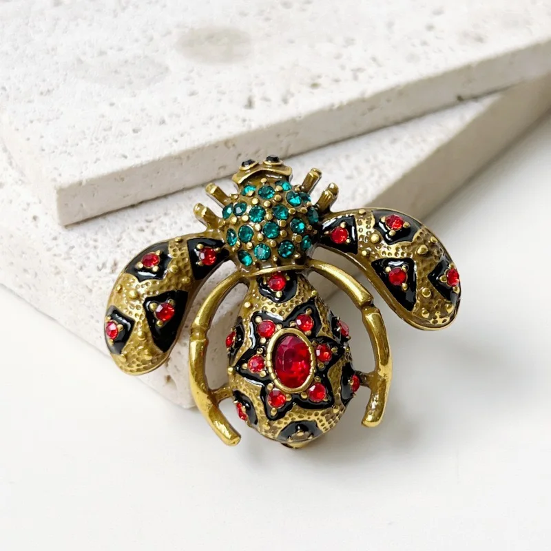 Vintage Enamel Bee Brooch with Czech Rhinestones for Women Insect Pin Fashion Jewelry Gift
Vintage Enamel Bee Brooch with Czech Rhinestones for Women Insect Pin Fashion Jewelry Gift
