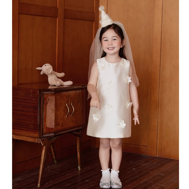 2025 New Girls Fashion Three Dimensional Handmade Flowers White Dress Children Cute Birthday Wedding Princess Gown y1496
2025 New Girls Fashion Three Dimensional Handmade Flowers White Dress Children Cute Birthday Wedding Princess Gown y1496