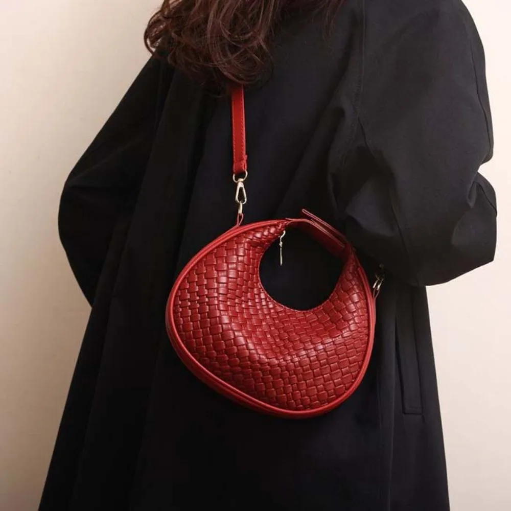 Fashion Elegant Leather Woven Embossed Handbag Anti-splash Water Texture Crescent Pouch Fashion French Style Hobo Bag Storage
Fashion Elegant Leather Woven Embossed Handbag Anti-splash Water Texture Crescent Pouch Fashion French Style Hobo Bag Storage