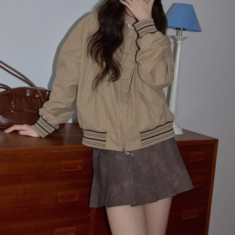 Autumn Vintage Coat, Workwear, Lapel, Casual Versatile, Outerwear Jacket, Baseball Loose Fit
Autumn Vintage Coat, Workwear, Lapel, Casual Versatile, Outerwear Jacket, Baseball Loose Fit