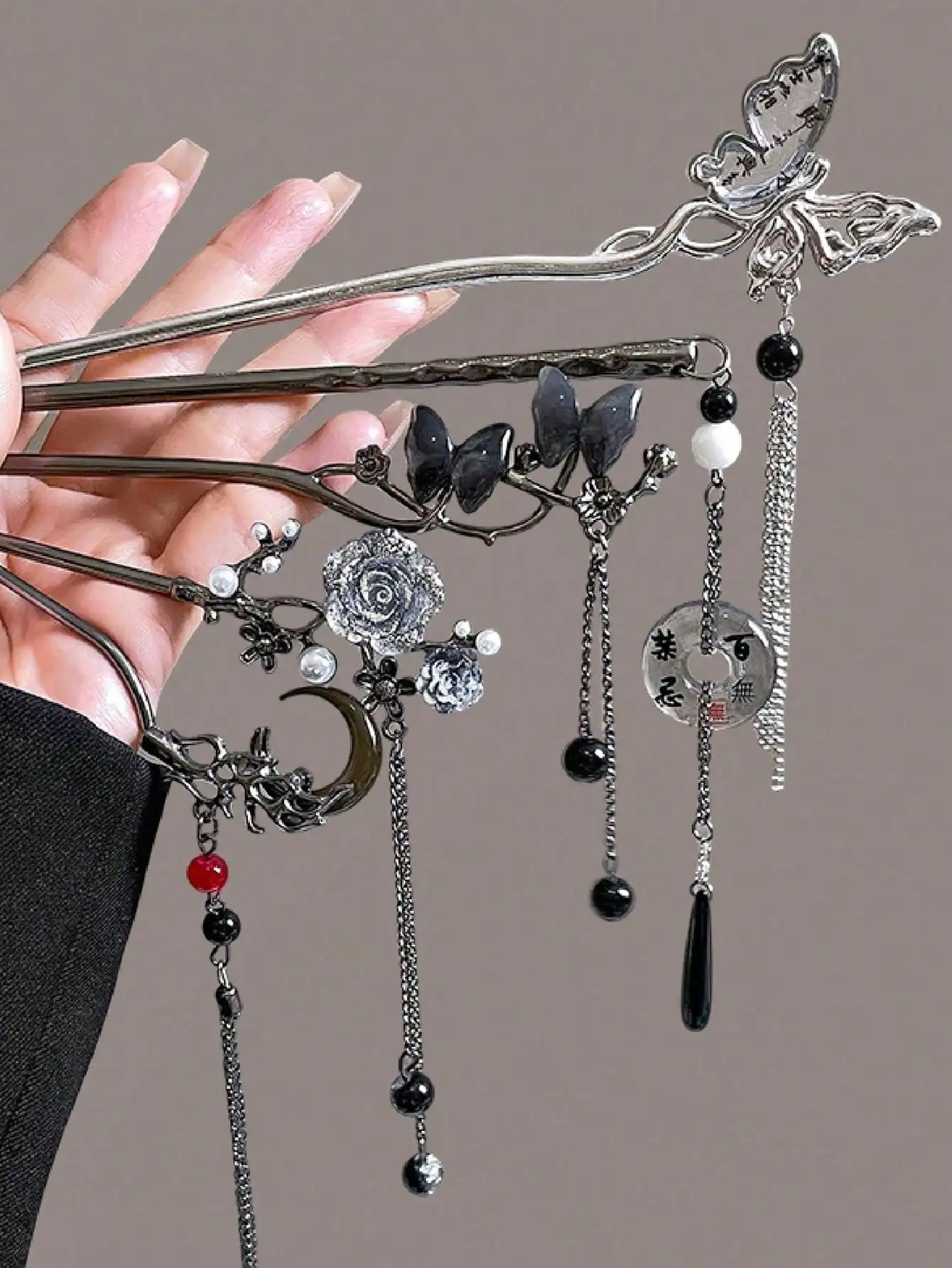 5pcs Vintage Black Elegant New Chinese Style Retro Metal Butterfly Print Tassel Hair Stick Chignon Hair Clip Accessories Hair Bun Hair Pin Hair Bun Maker Bun Hair Piece Hair Styling Pins, Bun Extension, Pins For Hair, School Stuff, Hair Accessories
5pcs Vintage Black Elegant New Chinese Style Retro Metal Butterfly Print Tassel Hair Stick Chignon Hair Clip Accessories Hair Bun Hair Pin Hair Bun Maker Bun Hair Piece Hair Styling Pins, Bun Extension, Pins For Hair, School Stuff, Hair Accessories