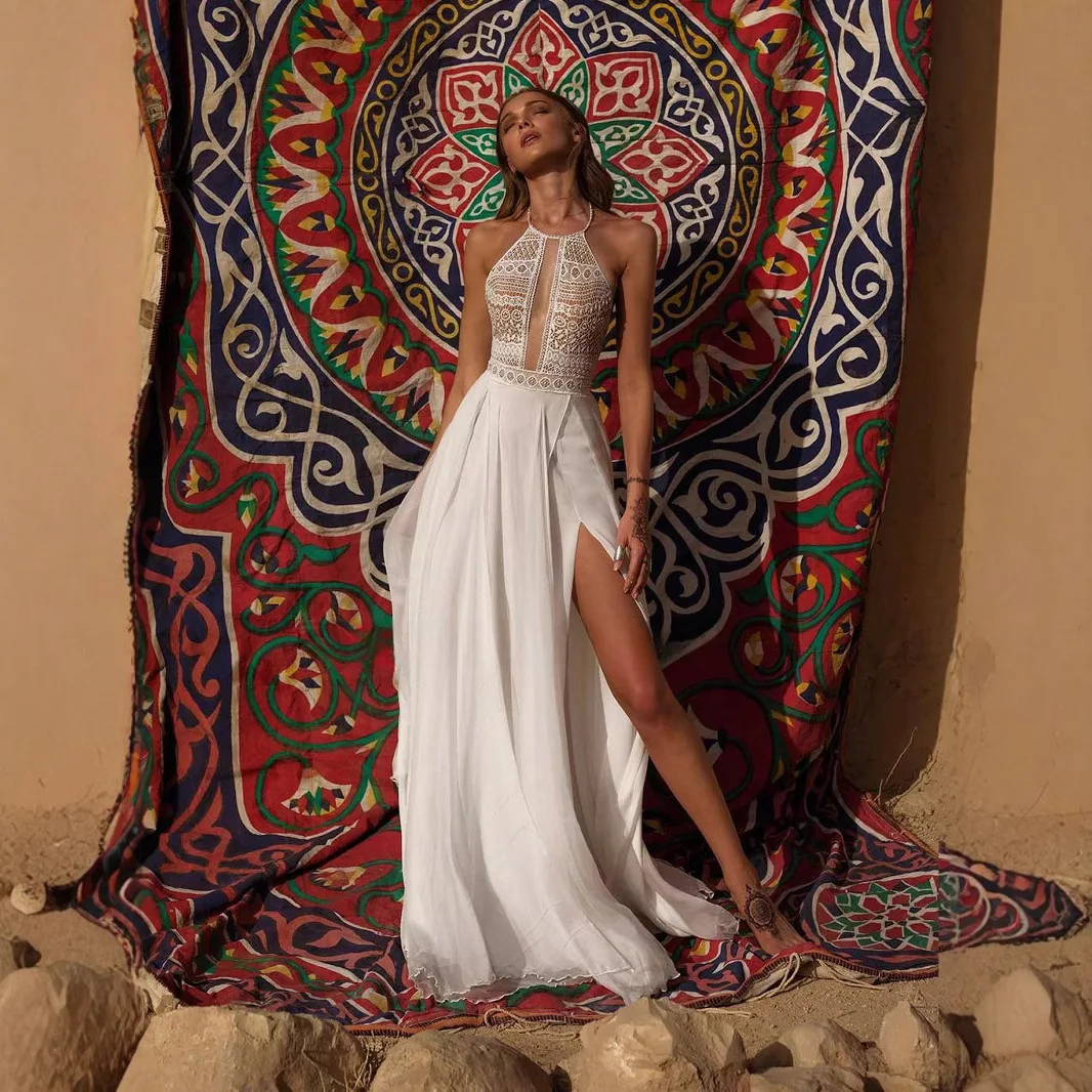 Sexy Halter Lace A Line Wedding Dress with Side Slit Cut Out Sleeveless Backless Floor Length Bridal Gown Beach vestido de novia
Sexy Halter Lace A Line Wedding Dress with Side Slit Cut Out Sleeveless Backless Floor Length Bridal Gown Beach vestido de novia