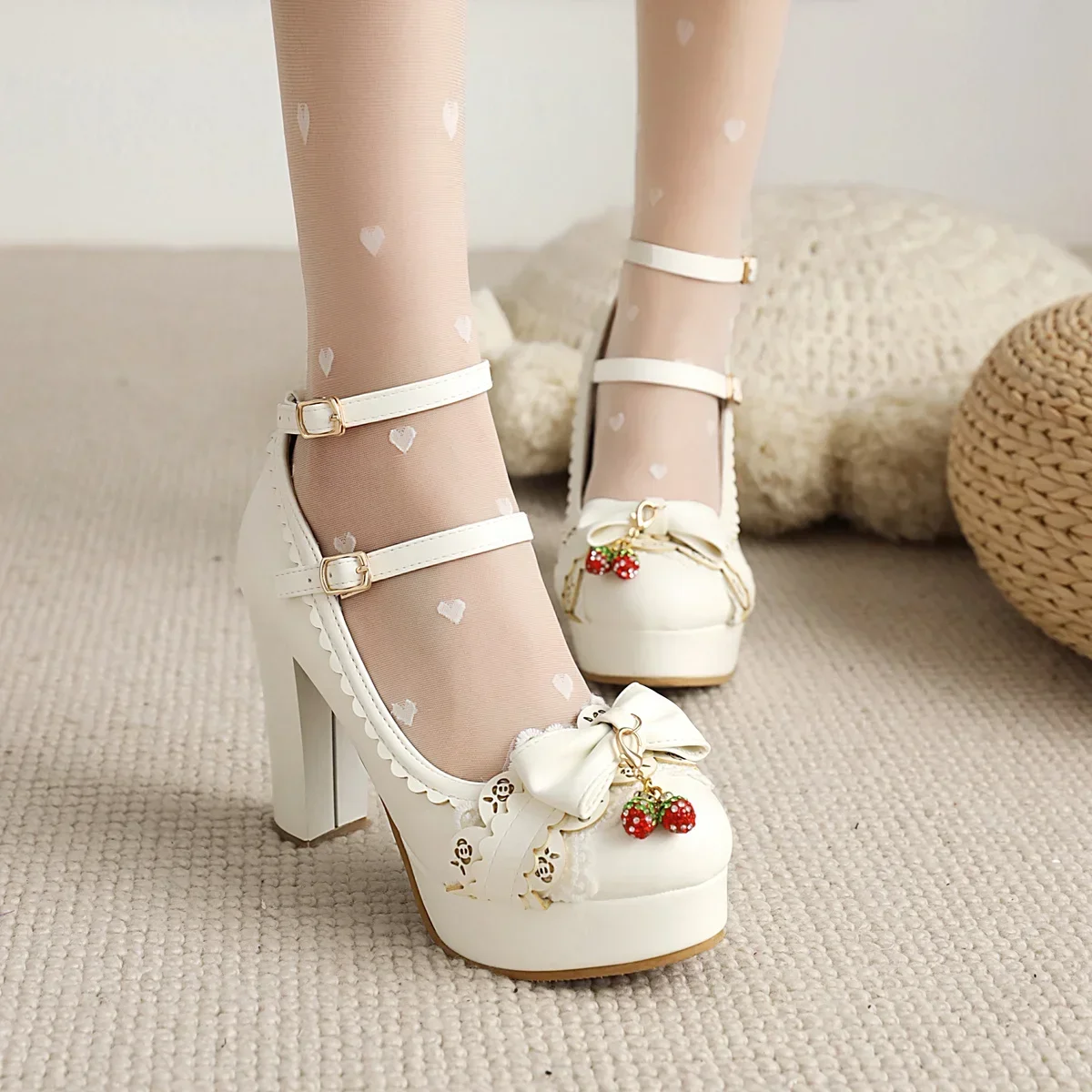 Женская милая обувь для косплея в стиле Лолиты, туфли-лодочки на платформе в стиле рокабилли на среднем массивном каблуке в стиле ретро, Мэри Джейн с пряжкой и ремешком
Женская милая обувь для косплея в стиле Лолиты, туфли-лодочки на платформе в стиле рокабилли на среднем массивном каблуке в стиле ретро, Мэри Джейн с пряжкой и ремешком
