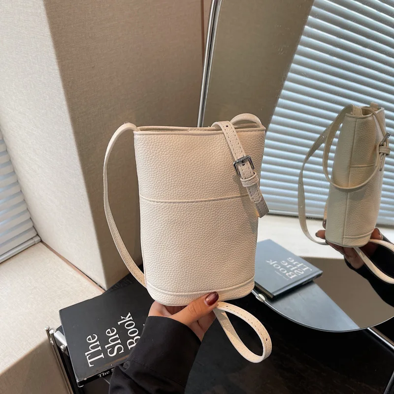 2025 Summer New Mini Mobile Phone Bag - Women's Texture Foreign Style Bucket Bag, Casual Shoulder Messenger Trendy Bag 
2025 Summer New Mini Mobile Phone Bag - Women's Texture Foreign Style Bucket Bag, Casual Shoulder Messenger Trendy Bag