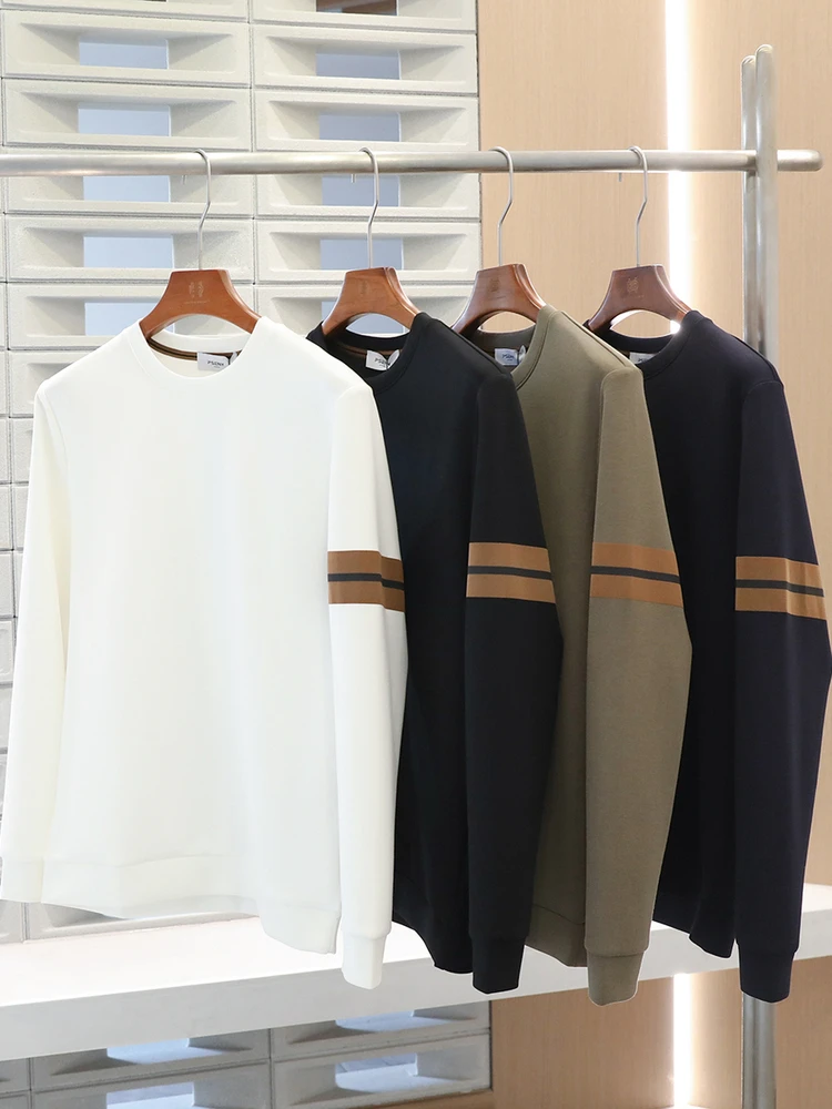 Итальянская роскошная повседневная круглая футболка-свитшот для мужчин, свободного кроя, из комфортной, приятной для кожи, немнущейся ткани...
Итальянская роскошная повседневная круглая футболка-свитшот для мужчин, свободного кроя, из комфортной, приятной для кожи, немнущейся ткани...