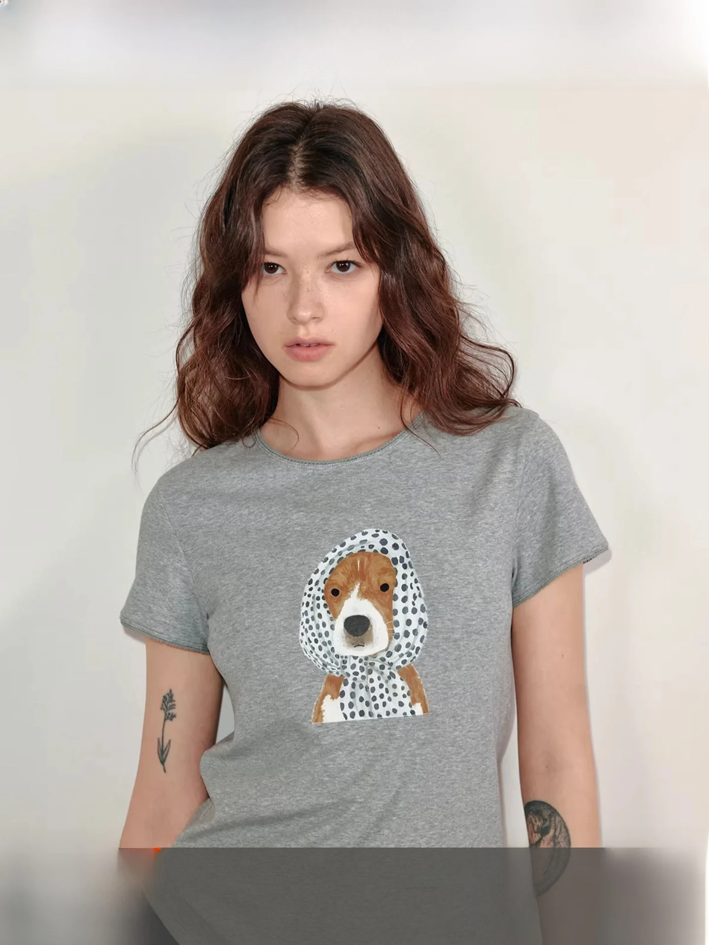 Летний шарф в горошек Fano, футболка с принтом собаки и рюшами ort Sve, женская новинка 2025, корейский топ, облегающий крой, V-Ne, обычный L...
Летний шарф в горошек Fano, футболка с принтом собаки и рюшами ort Sve, женская новинка 2025, корейский топ, облегающий крой, V-Ne, обычный L...